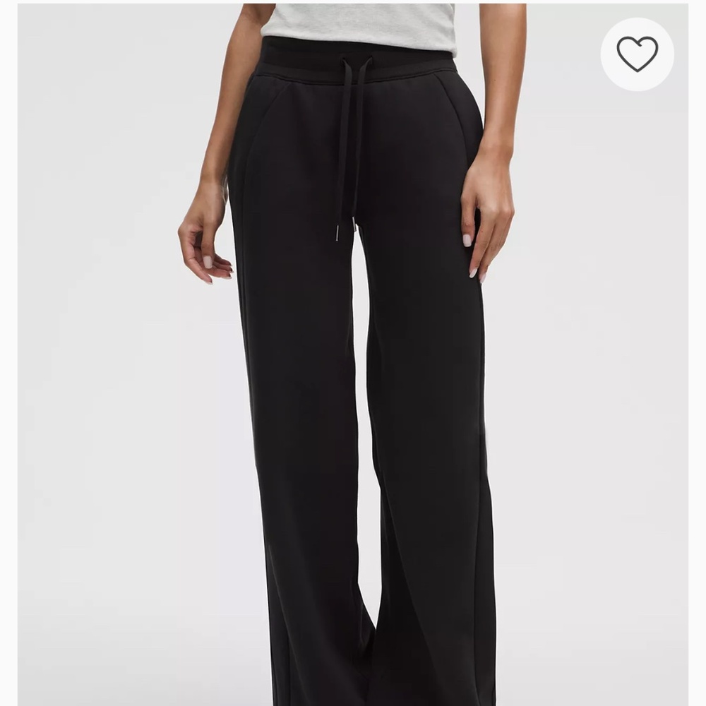 XL Lululemon Mid Rise Wide Leg Pant Short length